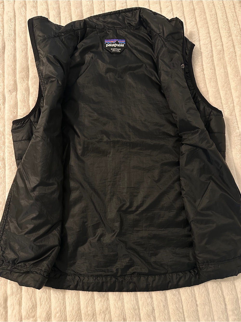 Patagonia Black Quilted Vest with Logo Patch - Picture 4 of 9